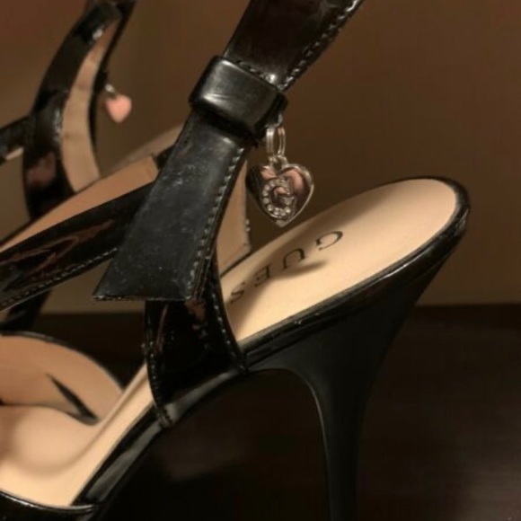 GUESS - Size 8.5, BNWTS - Picture 2 of 3